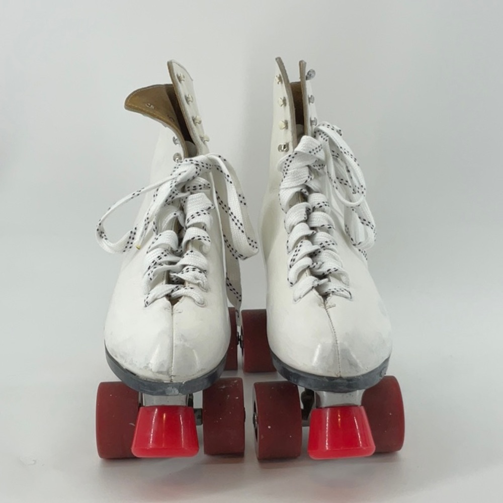 Vintage White Women's Roller Skates with Red Wheels - Picture 4 of 4